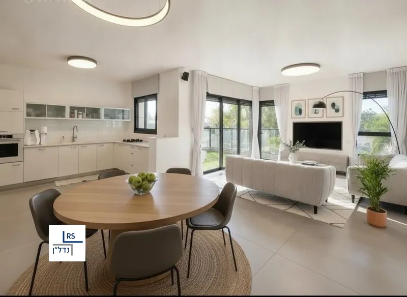 Appartement, 5 pièces à Morasha, Ramat HaSharon