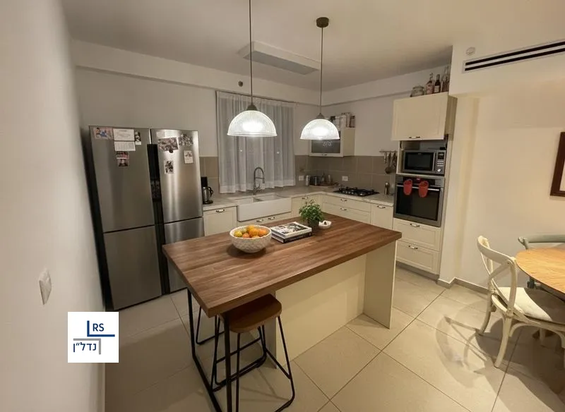 Appartement, 5 pièces à Morasha, Ramat HaSharon
